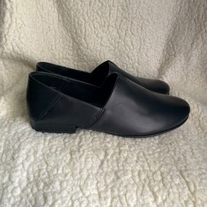 Women’s size 9 black flats